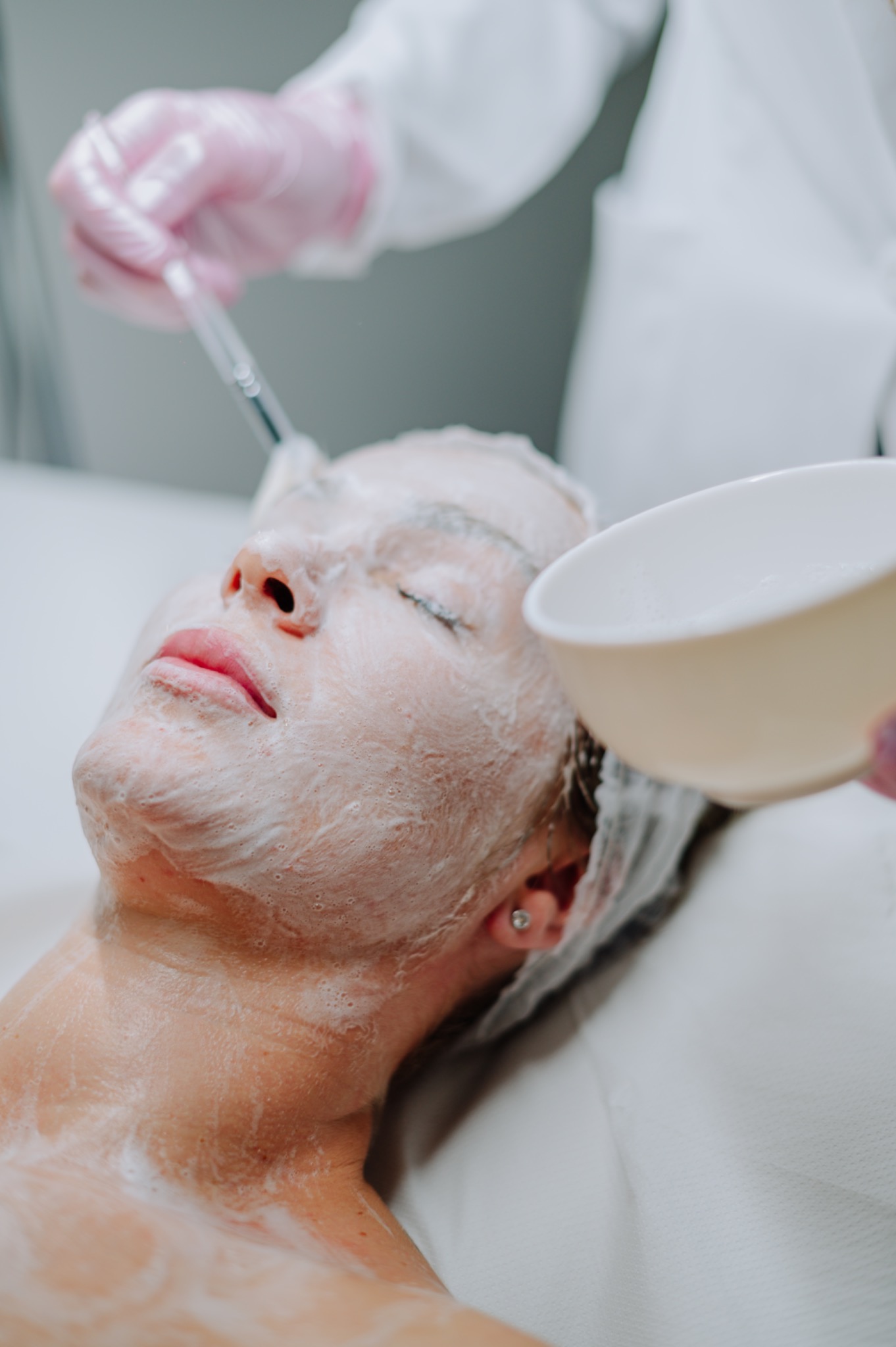Applicazione di una maschera viso