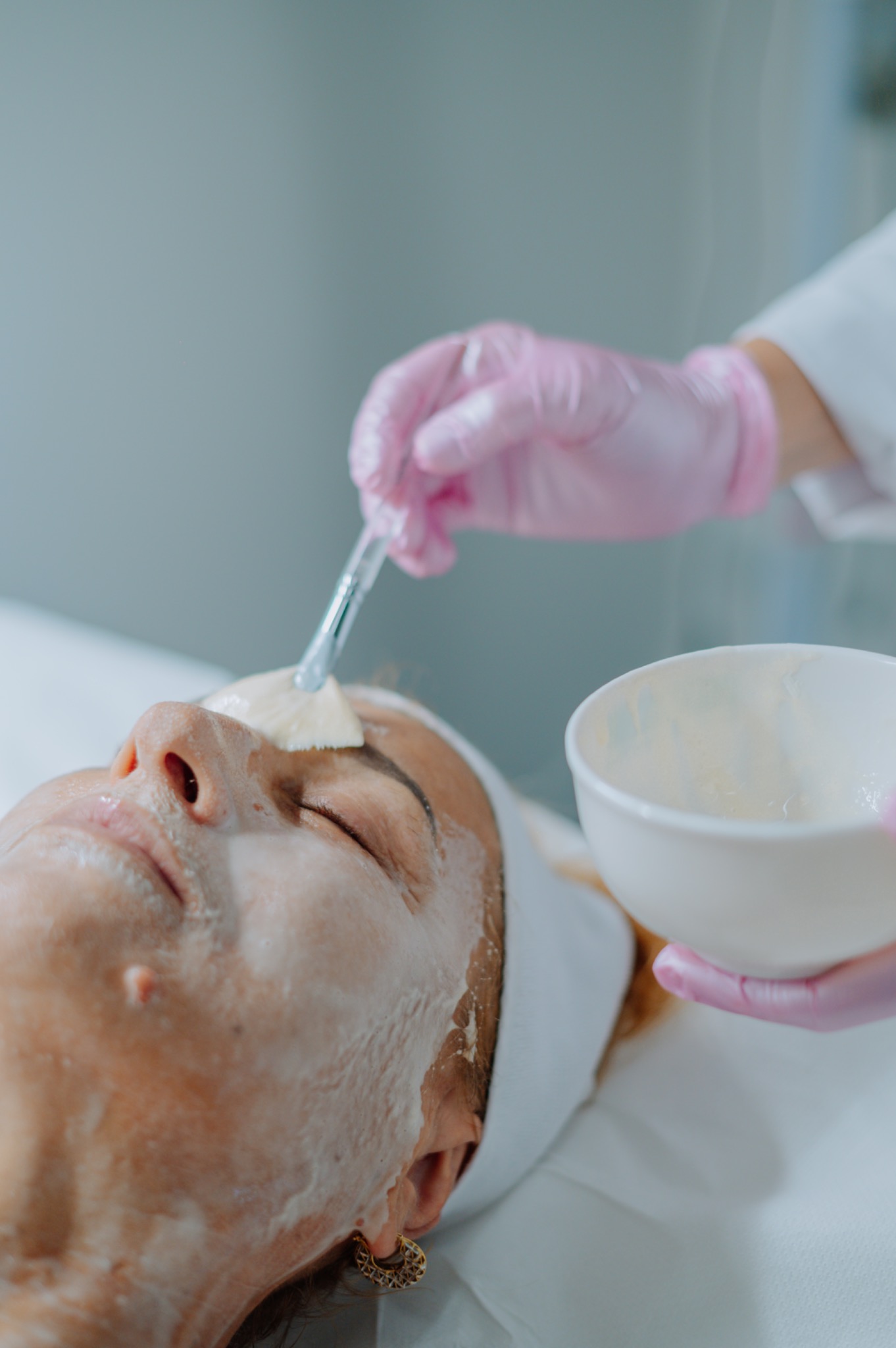 Applicazione di una maschera viso