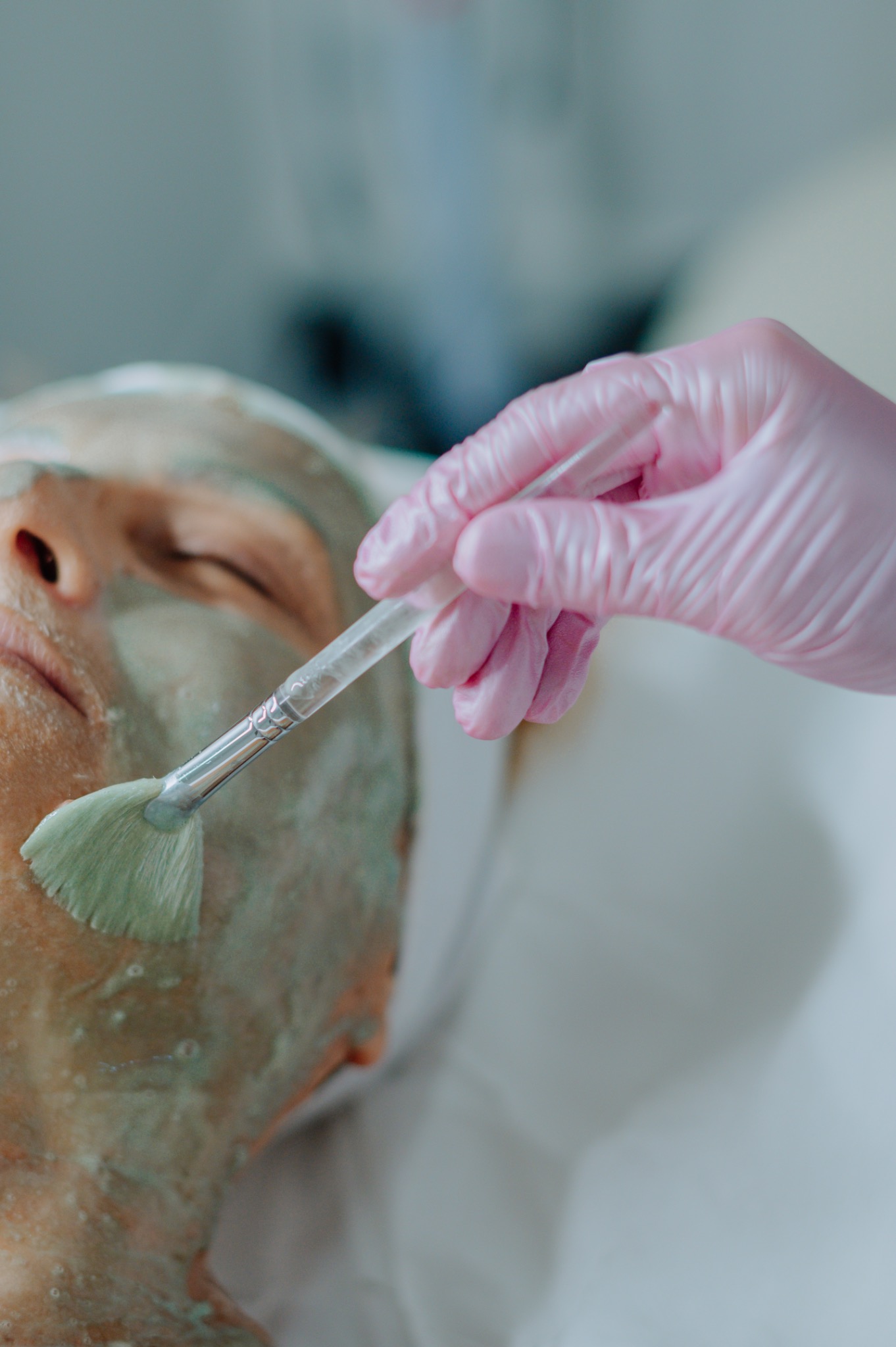 Applicazione di una maschera viso